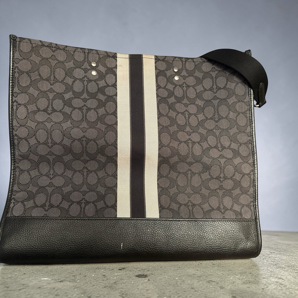 Coach Dempsey Tote 40 Signature Jacquard Tote COA, Dust Bag - Picture 2 of 14